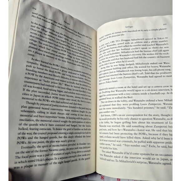 Unbroken – A Powerful True Story of Survival & Redemption by Laura Hillenbrand - Picture 6 of 8